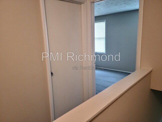 Building Photo - 9623 Greenmeadow Cir