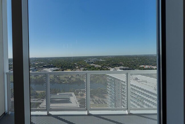 Building Photo - 301 West Ave