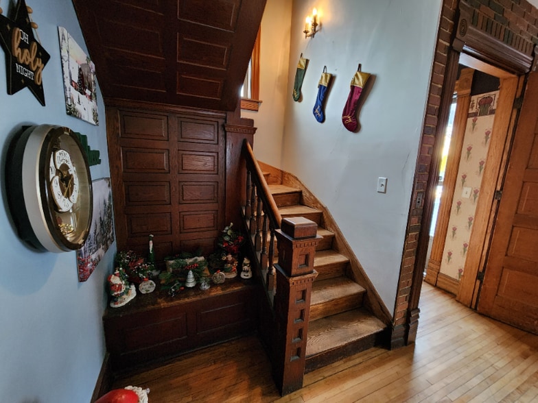 Building Photo - 410 S Parker Dr