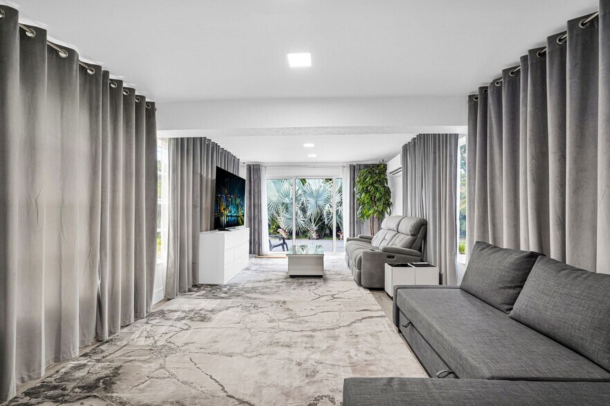 Building Photo - 1420 S 24th Ter