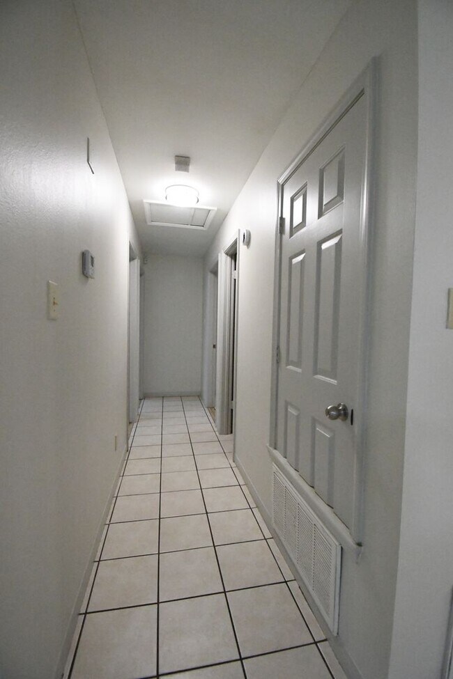 Building Photo - Move-In Ready, Beautifully Updated 3BR/2BA Home, HUD Accepted