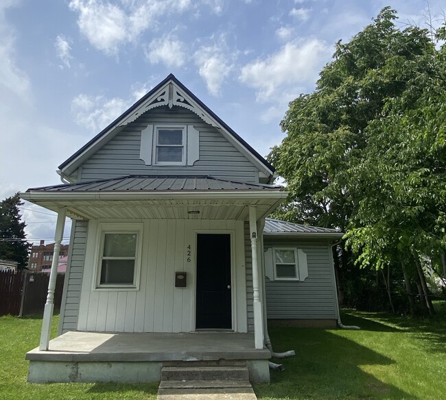 Primary Photo - 426 Western Ave