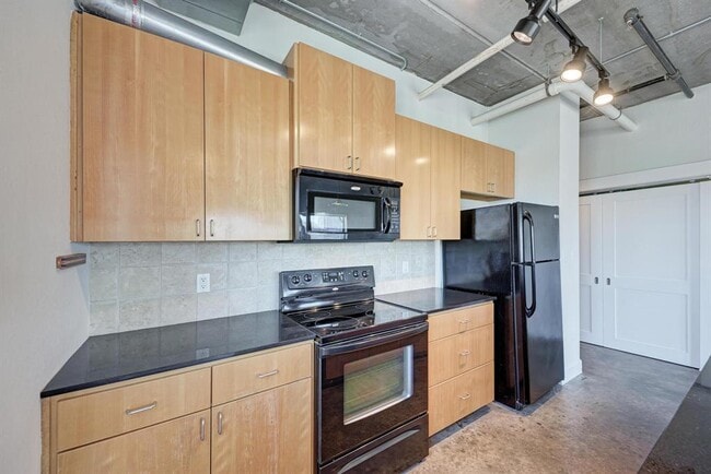 Building Photo - 807 E 14th St