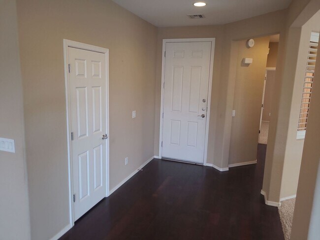 Building Photo - 4457 E Carob Dr