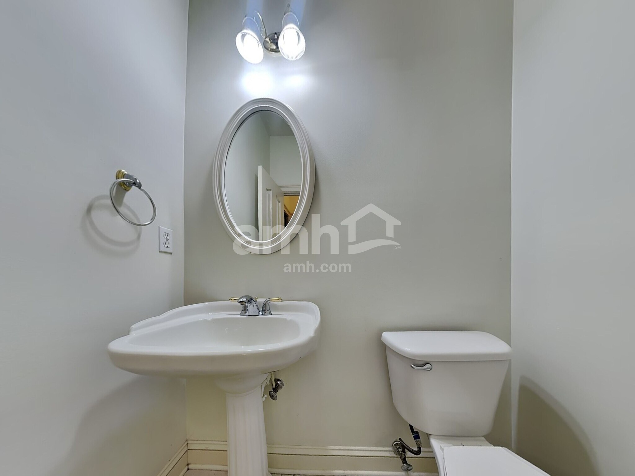 Building Photo - 1015 Warwick Pl