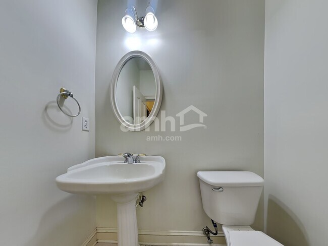 Building Photo - 1015 Warwick Pl