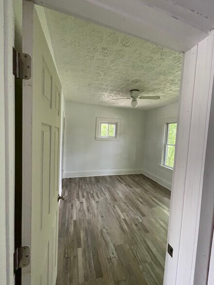 Building Photo - 3610 E 139th St