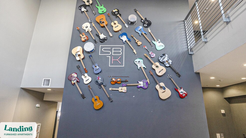 Building Photo - 1000 S Broadway