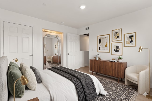 Building Photo - 835 E 33rd St