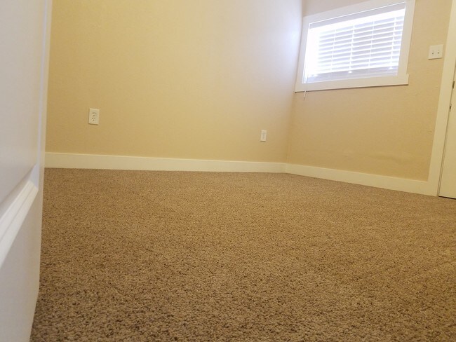 Building Photo - 32 N 9th Ave