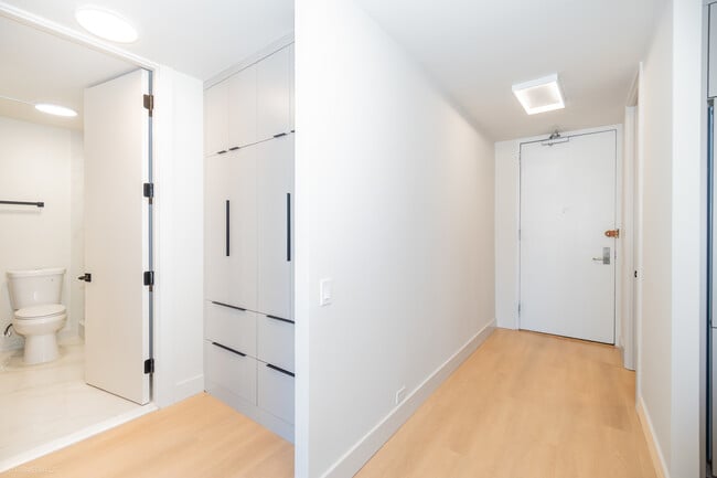 Building Photo - 405 N Wabash Ave