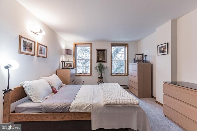 Building Photo - 3 W 1st Ave