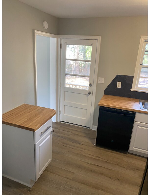 Building Photo - 3720 Manor Dr