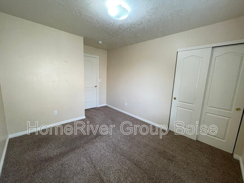 Building Photo - 1299 N Stephanie Ln