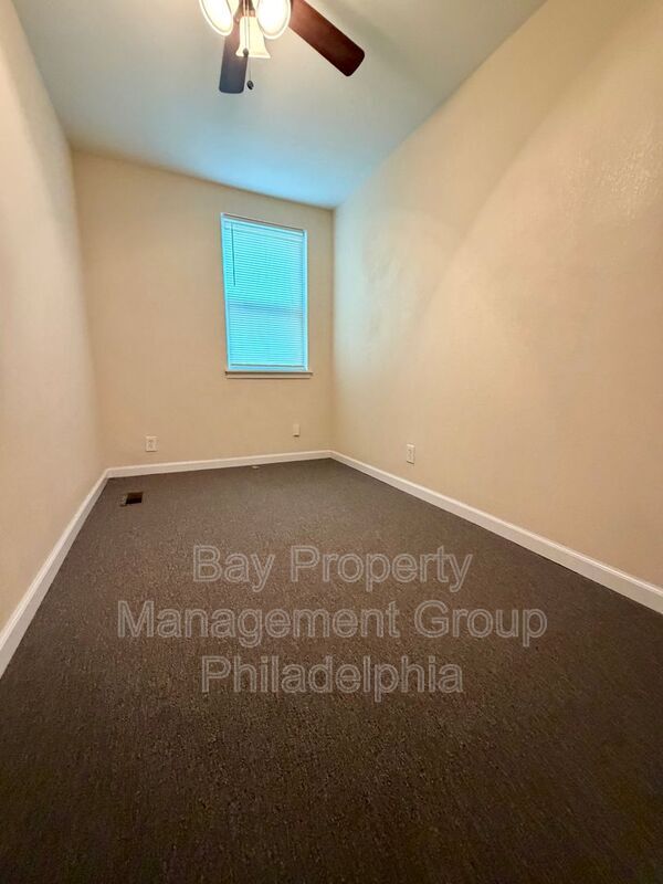 Building Photo - 1668 E Walnut Ln