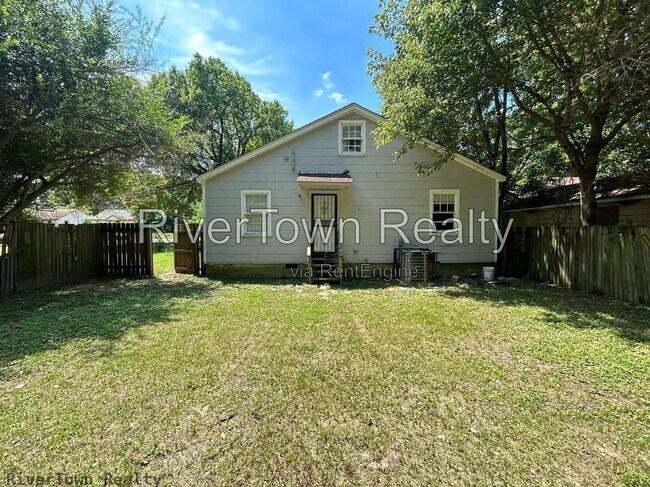 Building Photo - 3034 Sunrise St