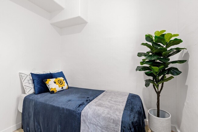 Building Photo - 840 Hilgard Ave