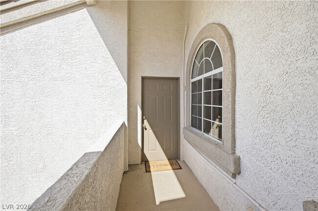 Building Photo - 315 Seine Way