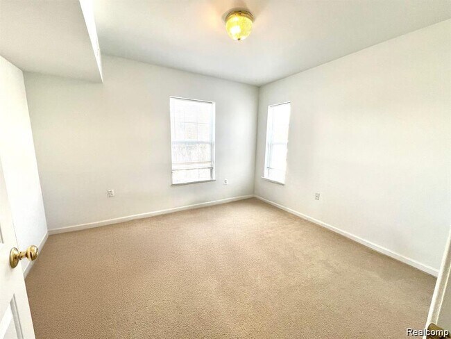 Building Photo - 2664 S Knightsbridge Cir