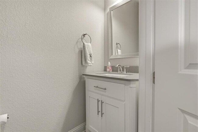 Building Photo - 654 Linden Lp