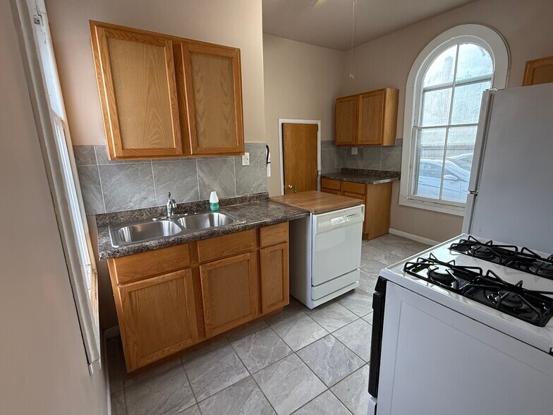 Building Photo - 215 E Bloomington St