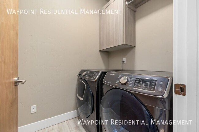 Building Photo - 1415 E Lone Creek Dr
