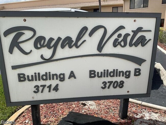 Building Photo - 3708 SE 12th Ave