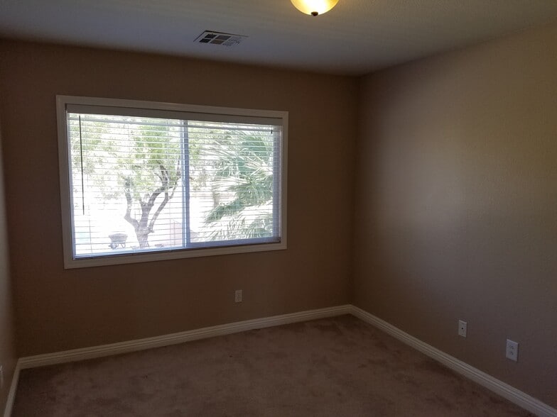 Building Photo - 9740 Powell Plateau Ct