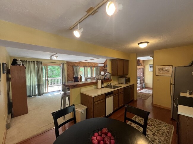 Building Photo - 35 Woodland Pines Rd