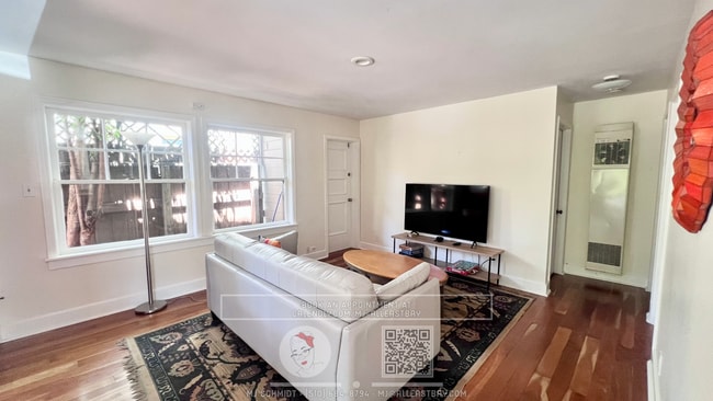 Building Photo - Garden oasis 2 bedroom with wrap around ya...
