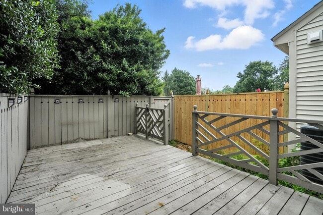 Building Photo - 12863 Mill Brook Ct