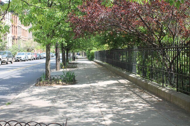 Building Photo - 278 Monmouth St