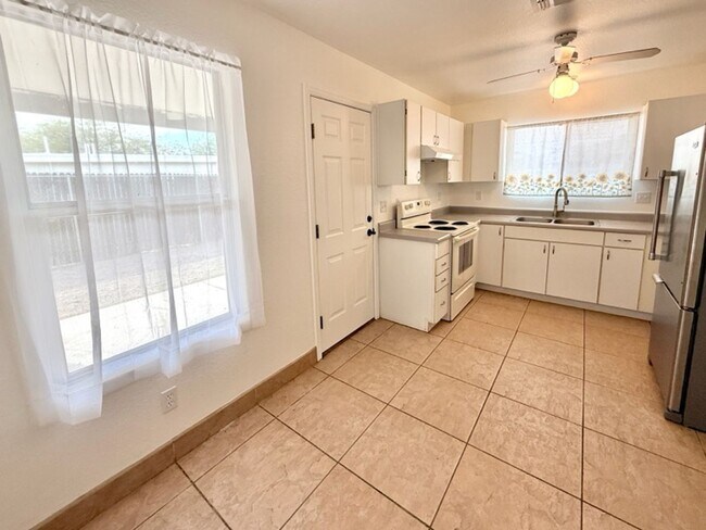 Building Photo - Charming three bedroom - two bathroom GREA...