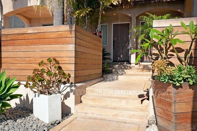 Building Photo - 3921 Oregon St