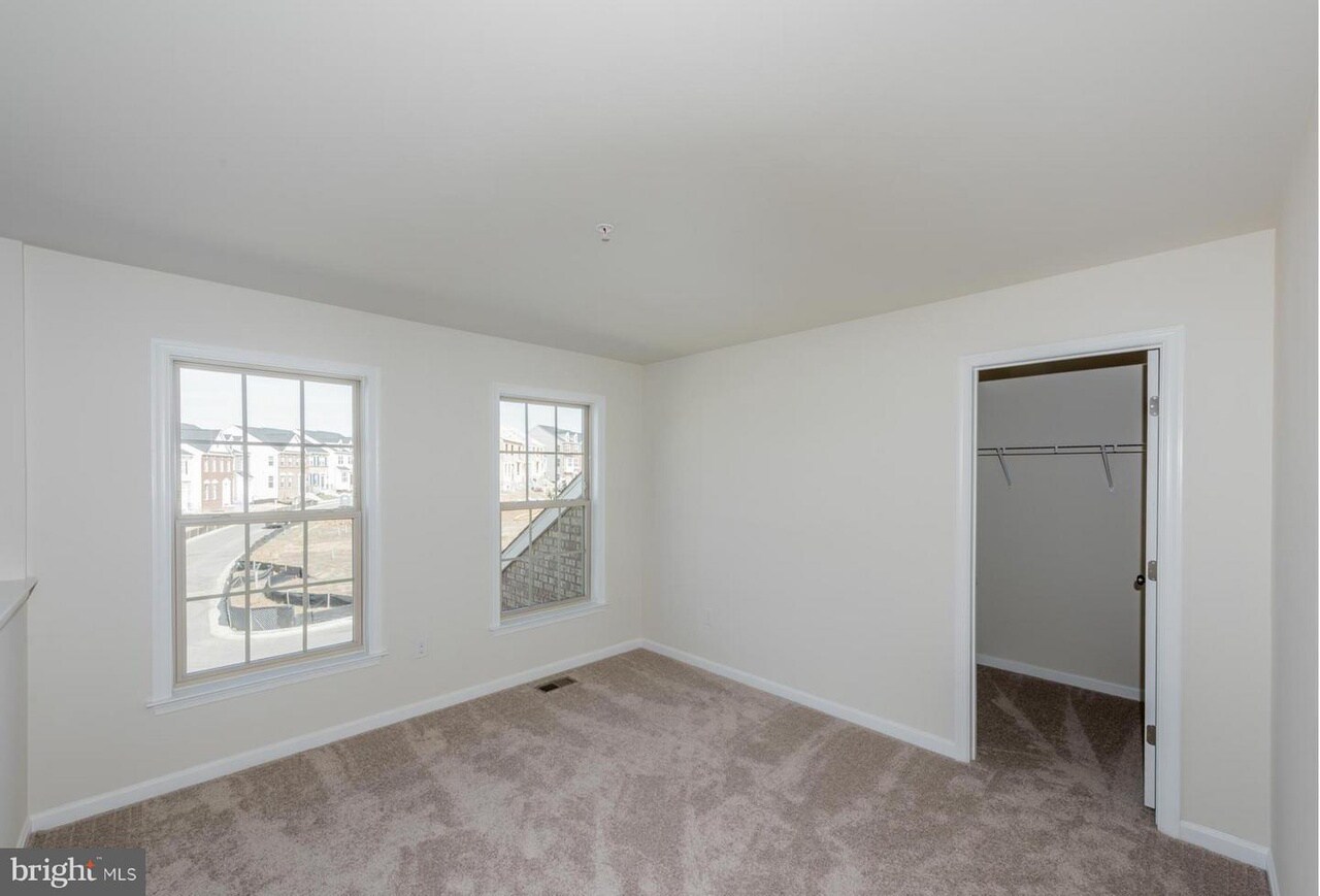 Building Photo - 2302 Grove Hurst Ln