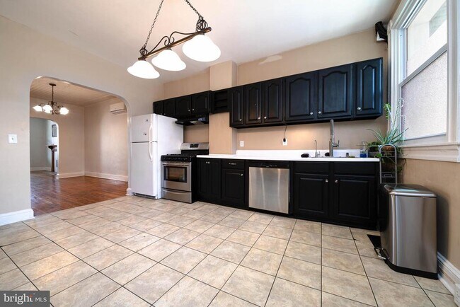 Building Photo - 4119 Falls Rd