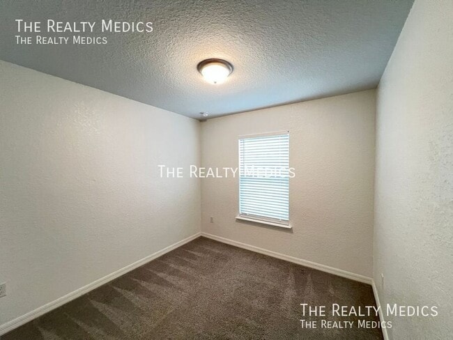 Building Photo - 3152 SW 151st Ave