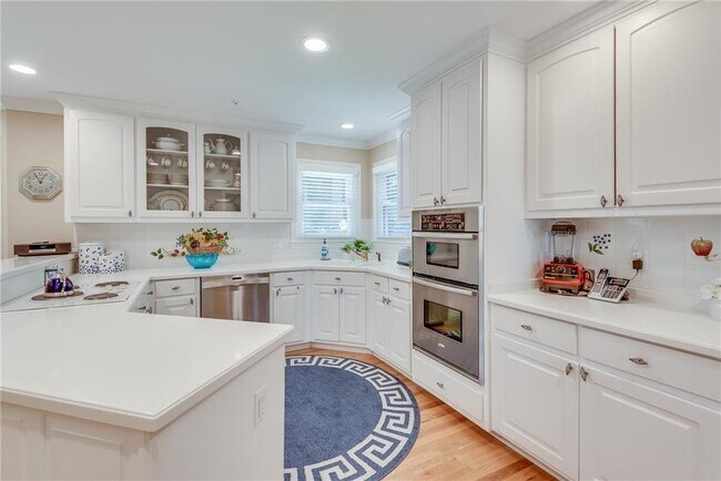Building Photo - 1281 Lake Washington Dr NW