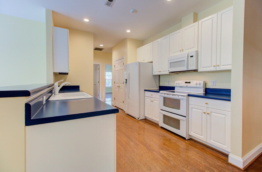 Building Photo - 4806 Alida Pl