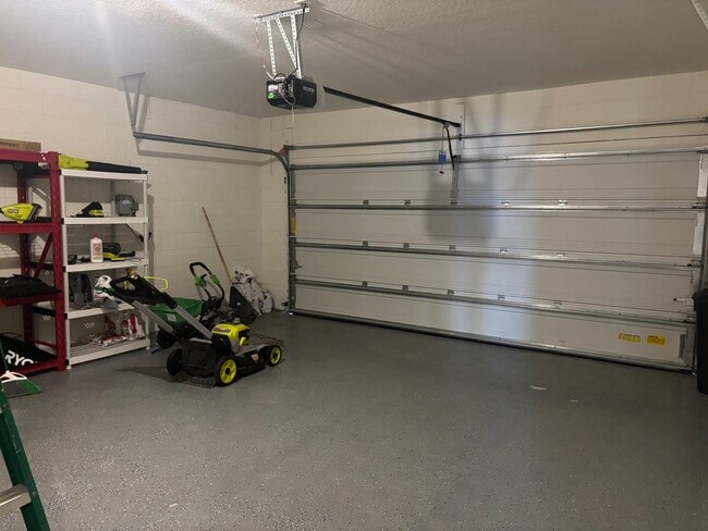 Building Photo - 812 Sky Hvn Wy