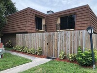 Building Photo - 2117 Patty Cir NE