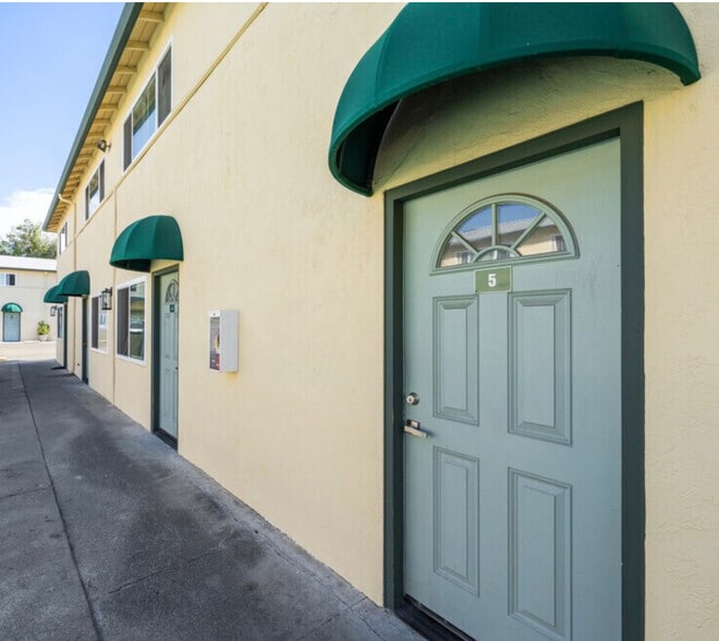 Primary Photo - Holiday Orchard Apartments