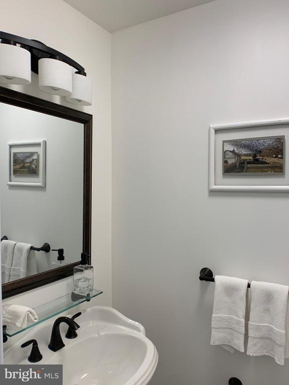 Building Photo - 513 S Regester St