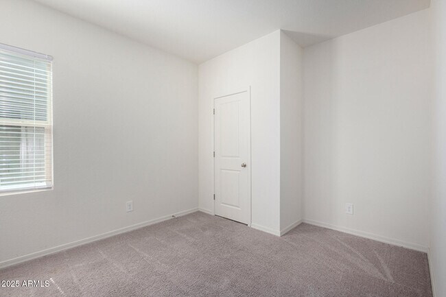 Building Photo - 5722 W Coplen Farms Rd