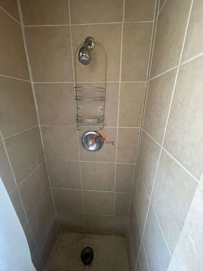 Building Photo - Charming 1 bed 1 bath duplex