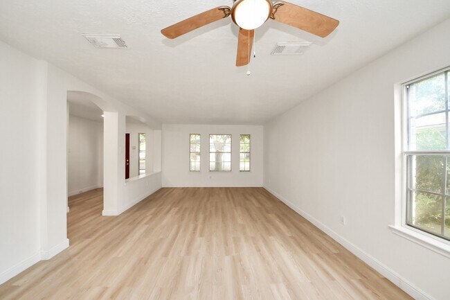 Building Photo - 3046 Texas Oak Dr