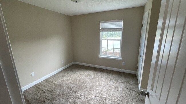 Building Photo - Home For Rent