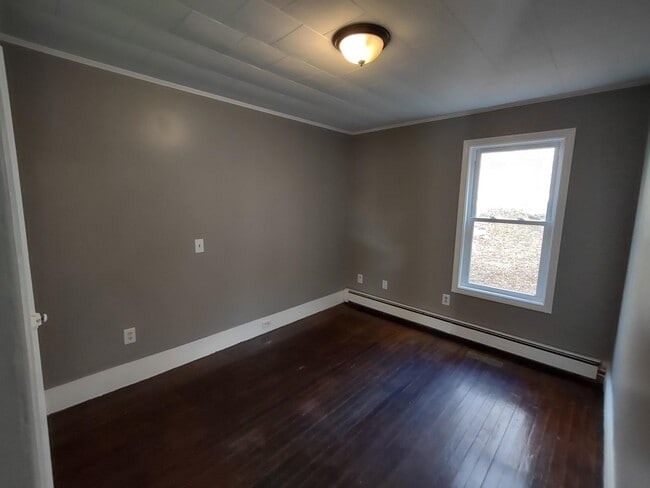 Building Photo - 184 S Main St