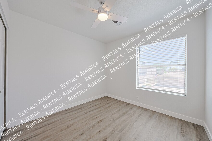 Building Photo - 4018 W Camino Vivaz