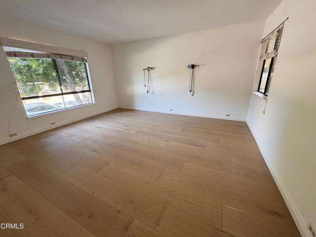 Building Photo - 534 N Oak Knoll Ave